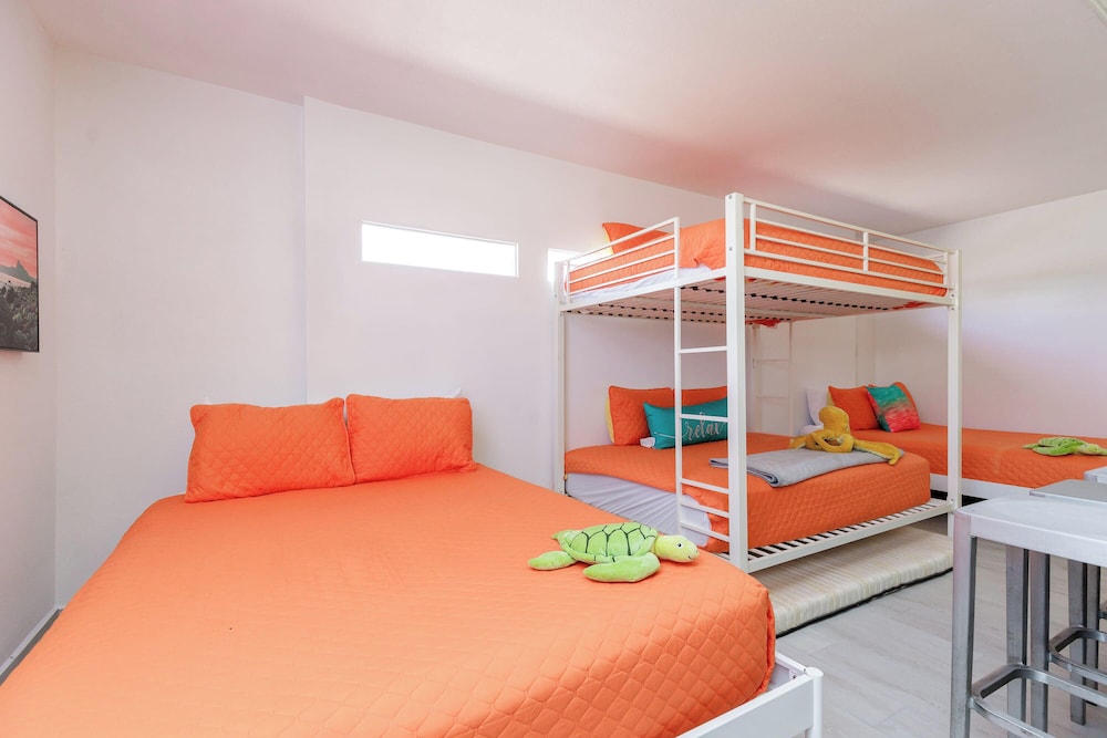 House, Multiple Beds, Pool Access, Pool View (Aqua Surf)
