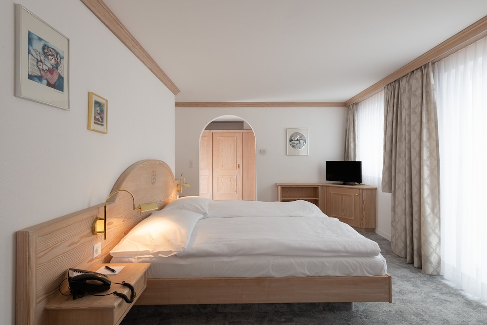 Economy Double Room, 1 Queen Bed, Non Smoking photo 2