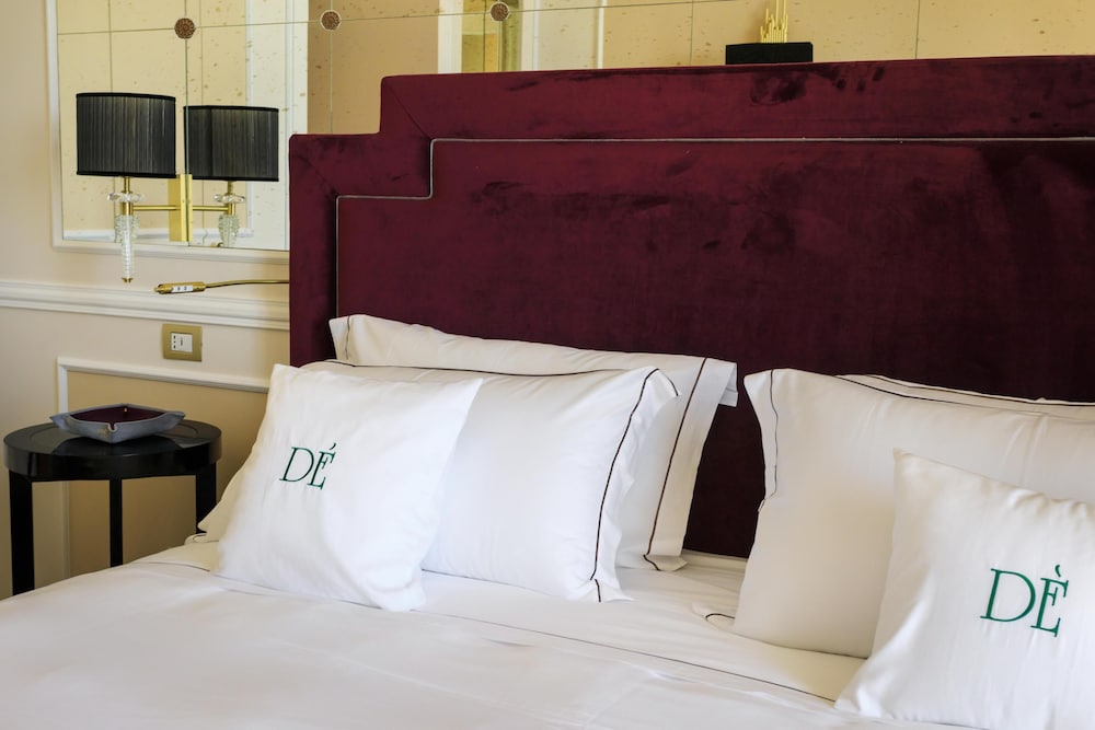 Comfort Room, 1 King Bed - Photo 1