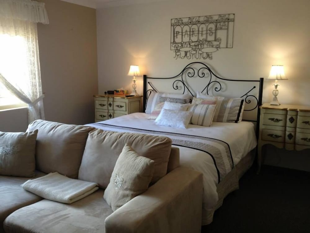 Superior Double Or Twin Room, 1 Bedroom, Non Smoking (Romance King Suite) photo 1