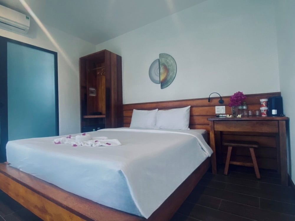 Deluxe Double Room, Pool View - Photo 5