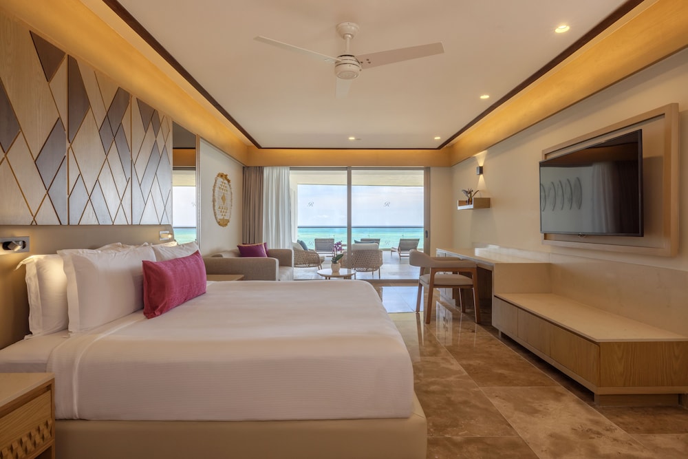 Luxury Chairman Two Bedroom Suite Ocean Front Diamond Club - Photo 30