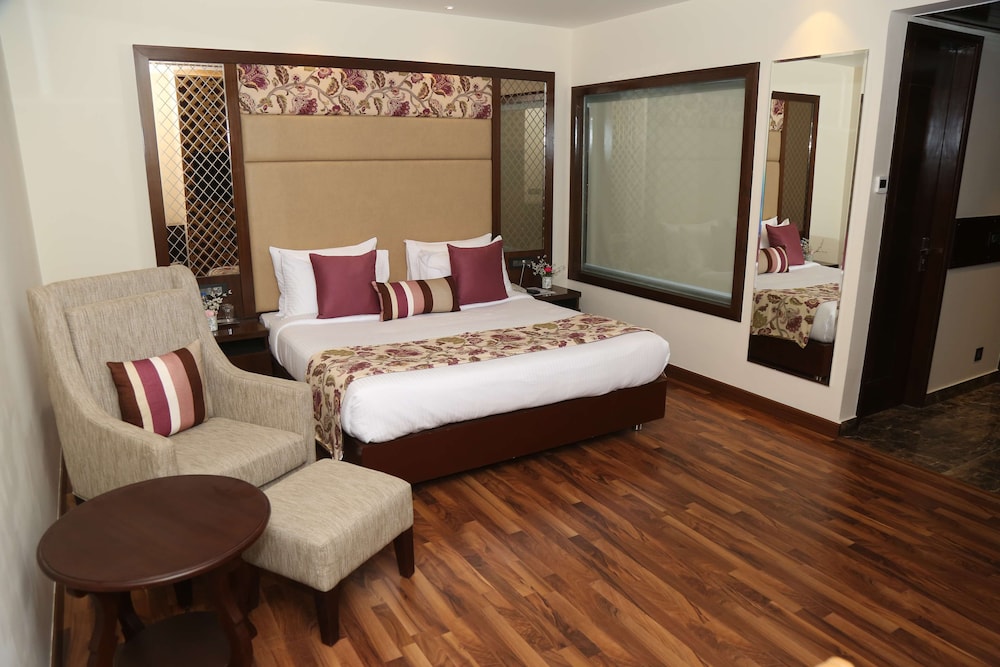 Deluxe Room, 1 King Bed, Non Smoking - Photo 1