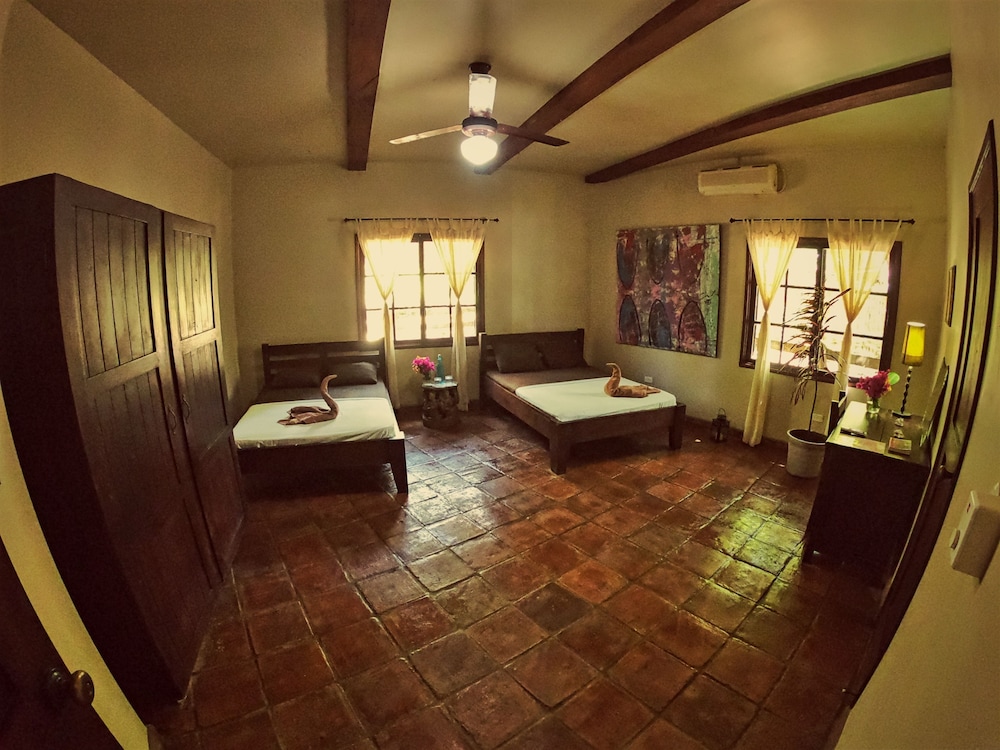 Quadruple Room, 2 Double Beds, Private Bathroom photo 2