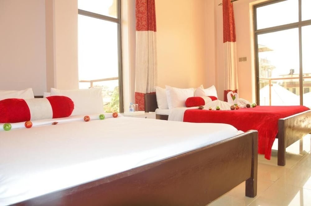 Twin Room, 2 Twin Beds, Balcony, City View photo 2