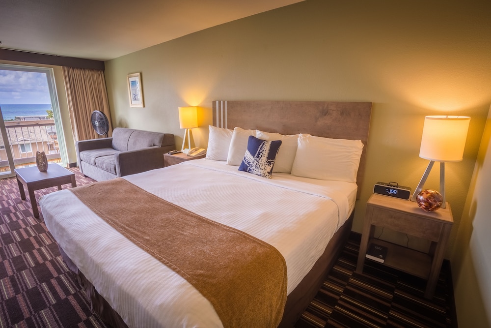 Suite, 1 King Bed with Sofa bed - Photo 3
