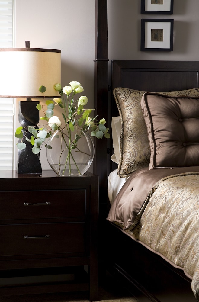Deluxe Suite, Jetted Tub