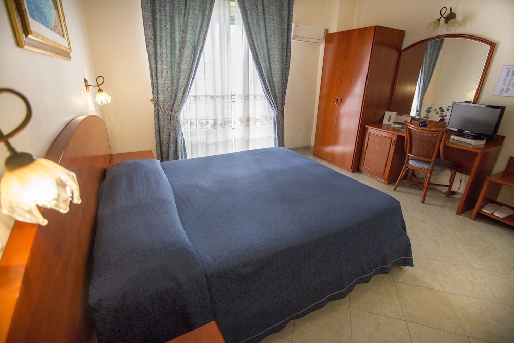 Standard Room, 1 Bedroom, Balcony photo 3
