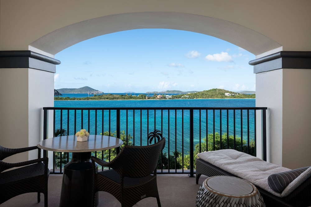 Club Room, 1 King Bed, Oceanfront - Photo 1
