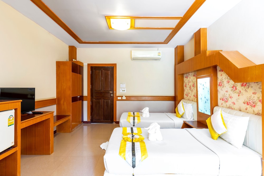 Superior Twin Room with Pool View photo 2