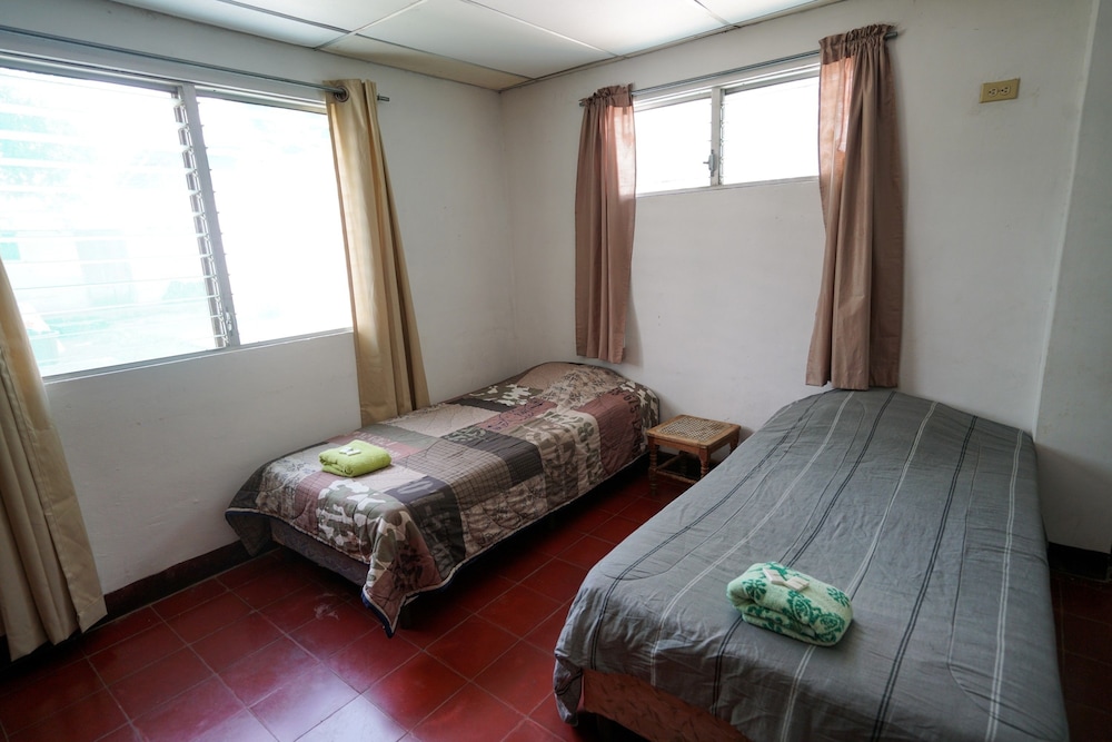 Basic Double Room, 1 Bedroom, Shared Bathroom, Corner photo 2