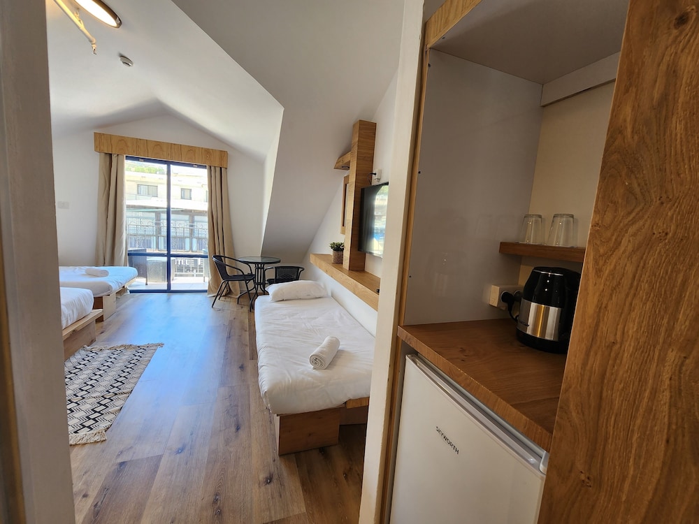 Deluxe Studio, Balcony, Mountain View photo 2