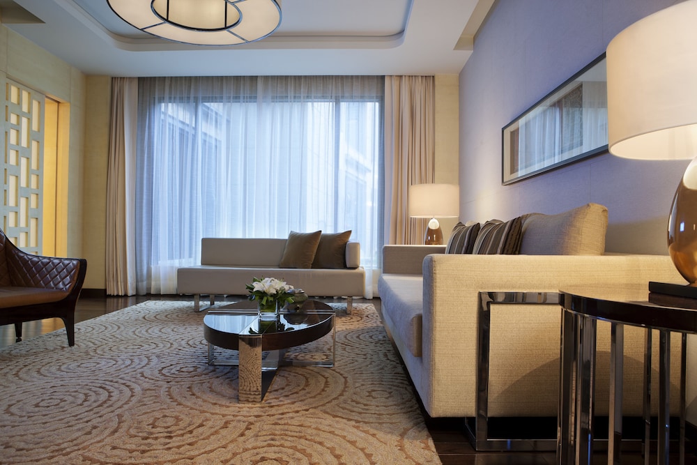 Executive Suite, 1 Bedroom - Photo 2