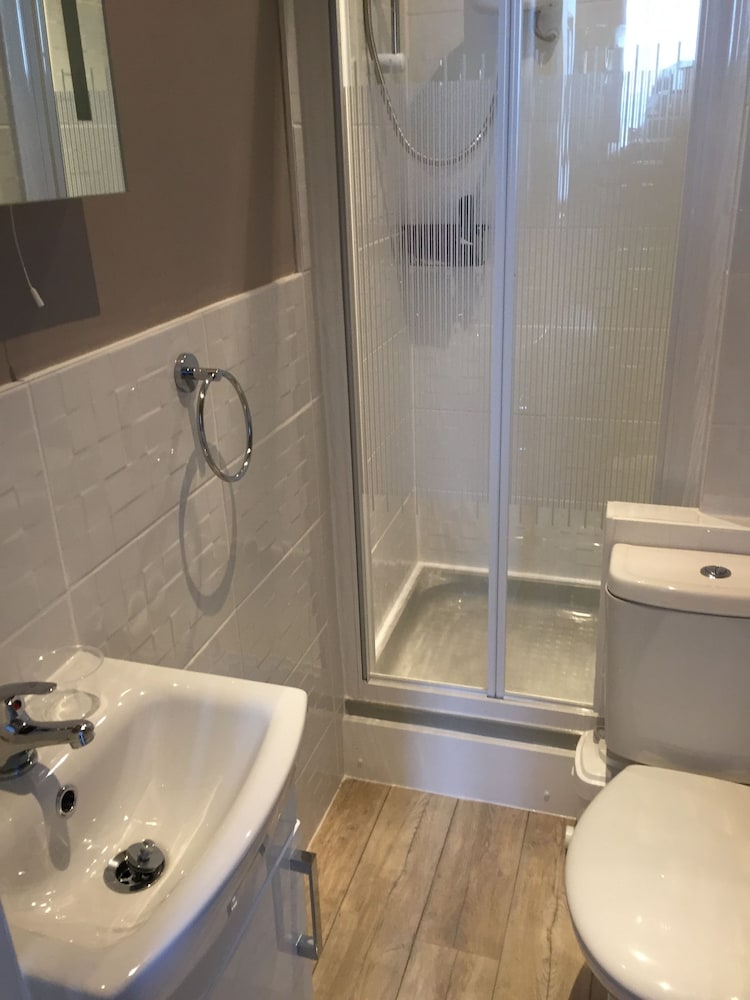 Single Room, Ensuite photo 2