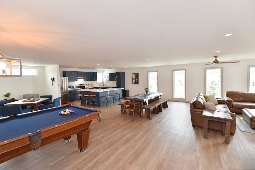 Suite, 3 Bedrooms, Pool View photo 1