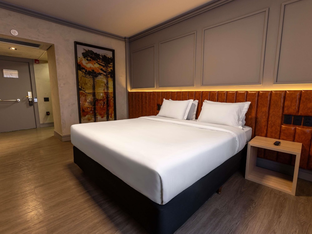 Premium Room, 1 Queen Bed, Mobility Accessible (Luxury) - Photo 5