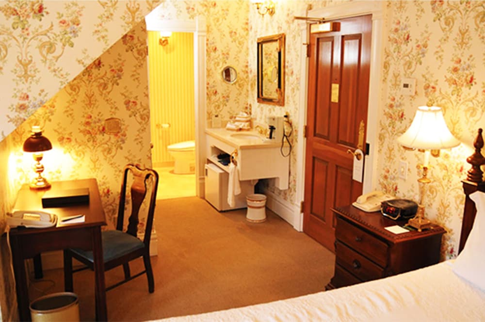 Harvey Young Suite photo 2
