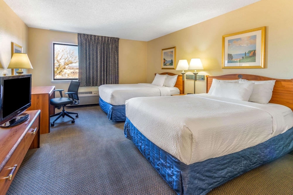 Deluxe Room, 2 Double Beds, Non Smoking, Mountain View - Photo 1