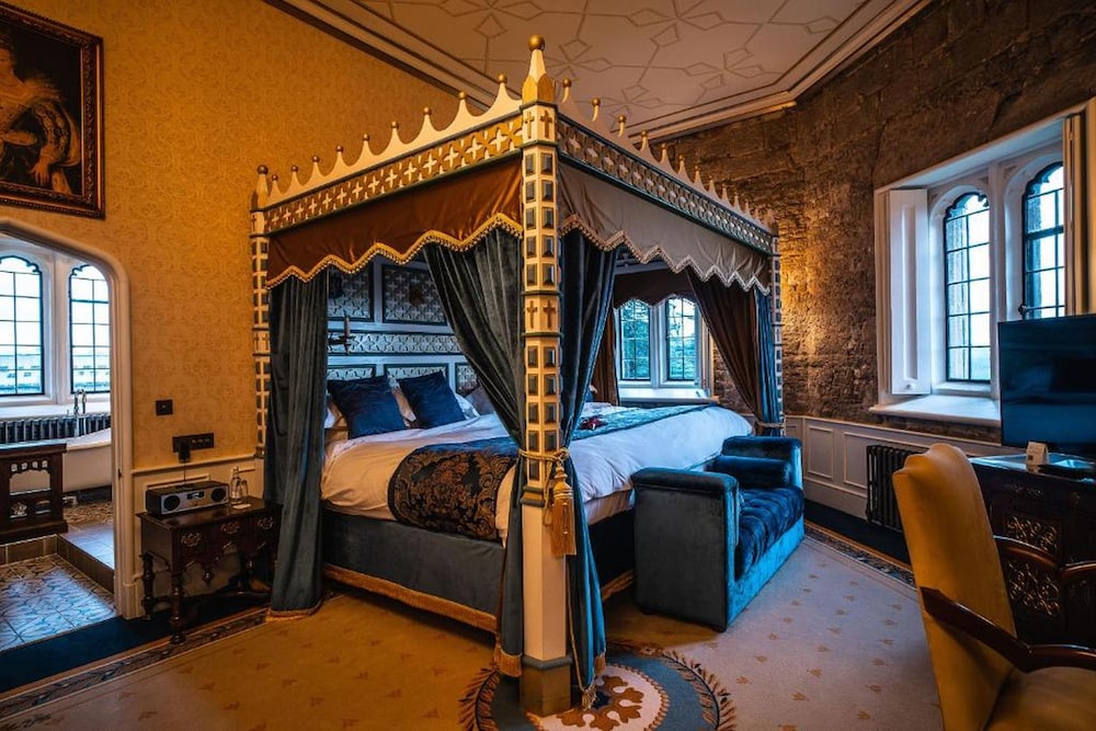 Suite (Catherine of Aragon Tower) photo 2