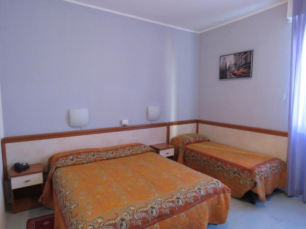 Classic Triple Room - Photo 1
