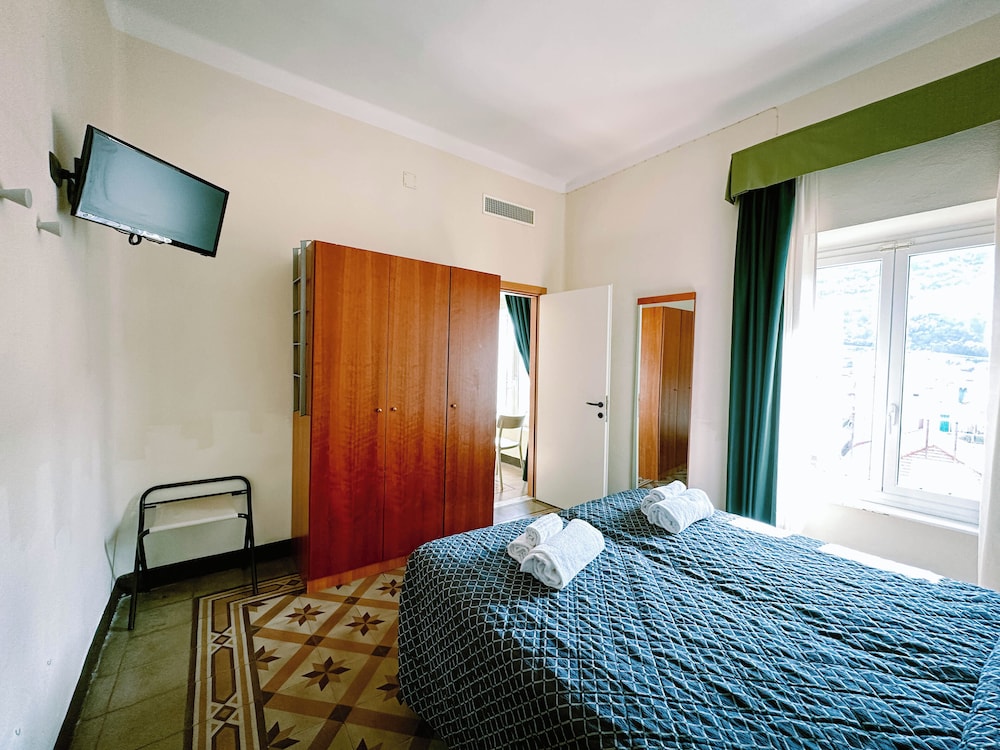 Family Quadruple Room photo 1