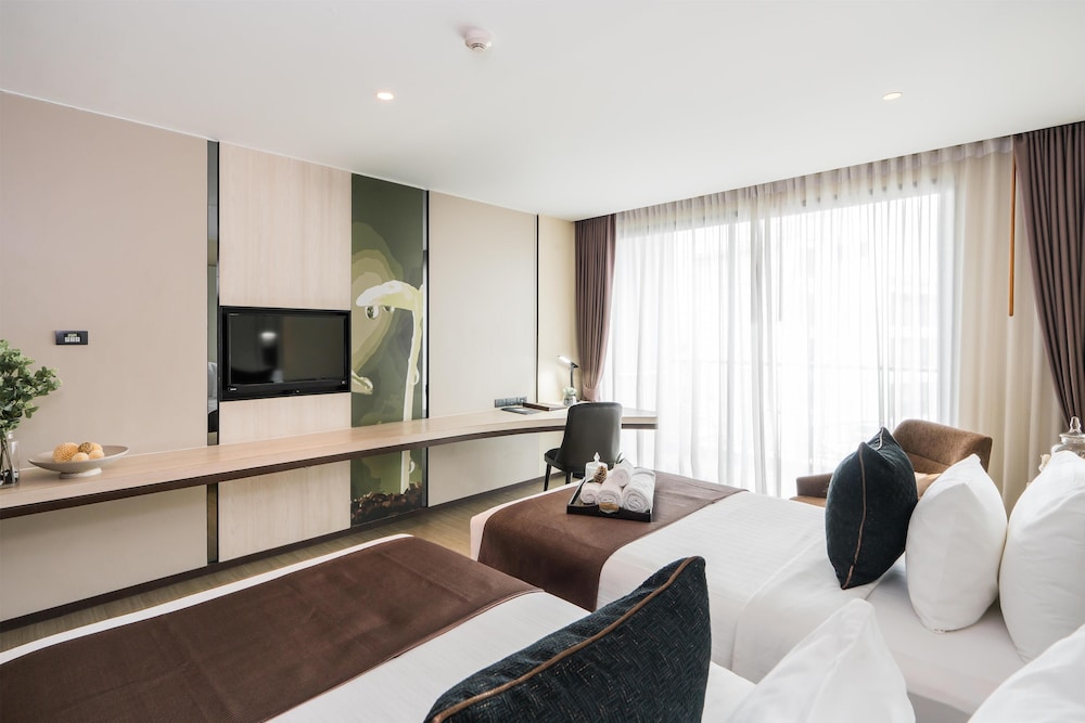 Superior Room, 2 Twin Beds, Non Smoking, Balcony (Shower Only) photo 3