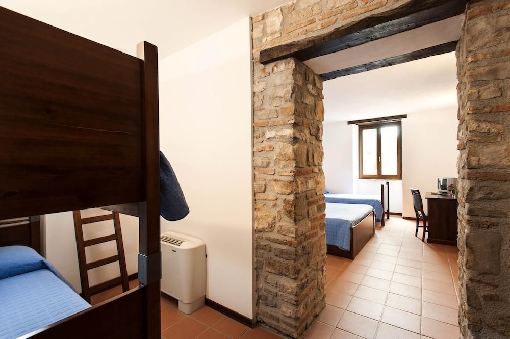 Triple Room, 1 Bedroom photo 1