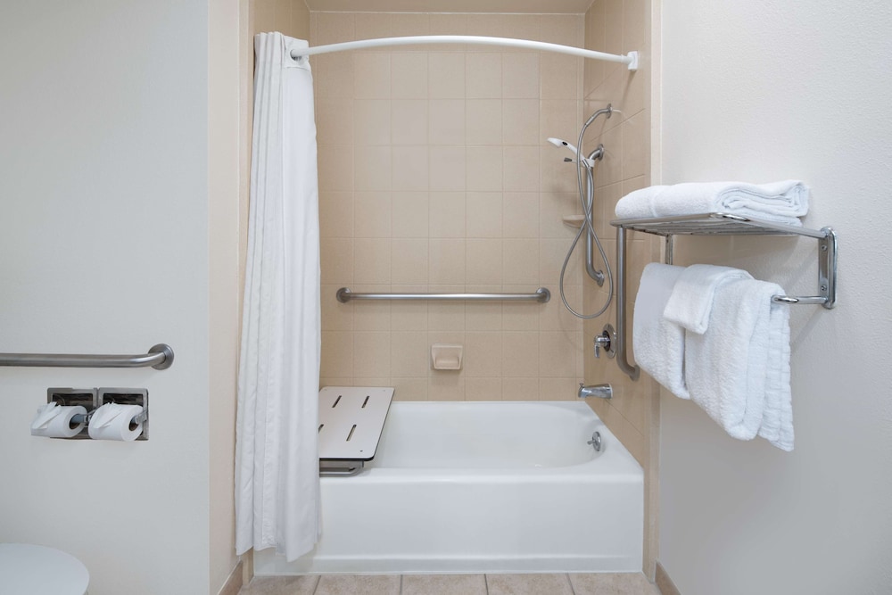 Standard Room, 1 King Bed, Accessible, Bathtub - Photo 4