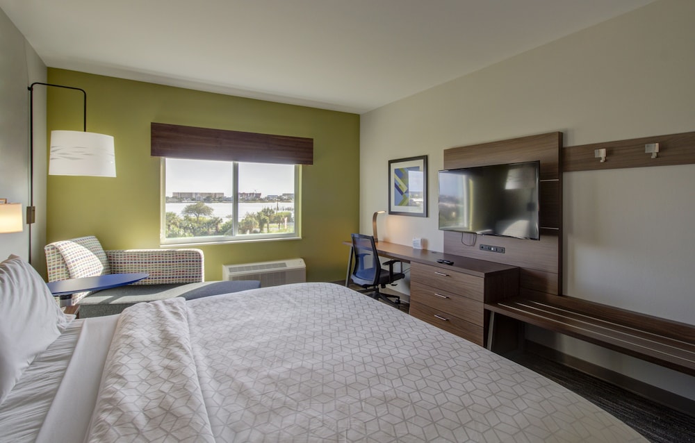 Suite, 1 King Bed, Accessible (Mobility) photo 2