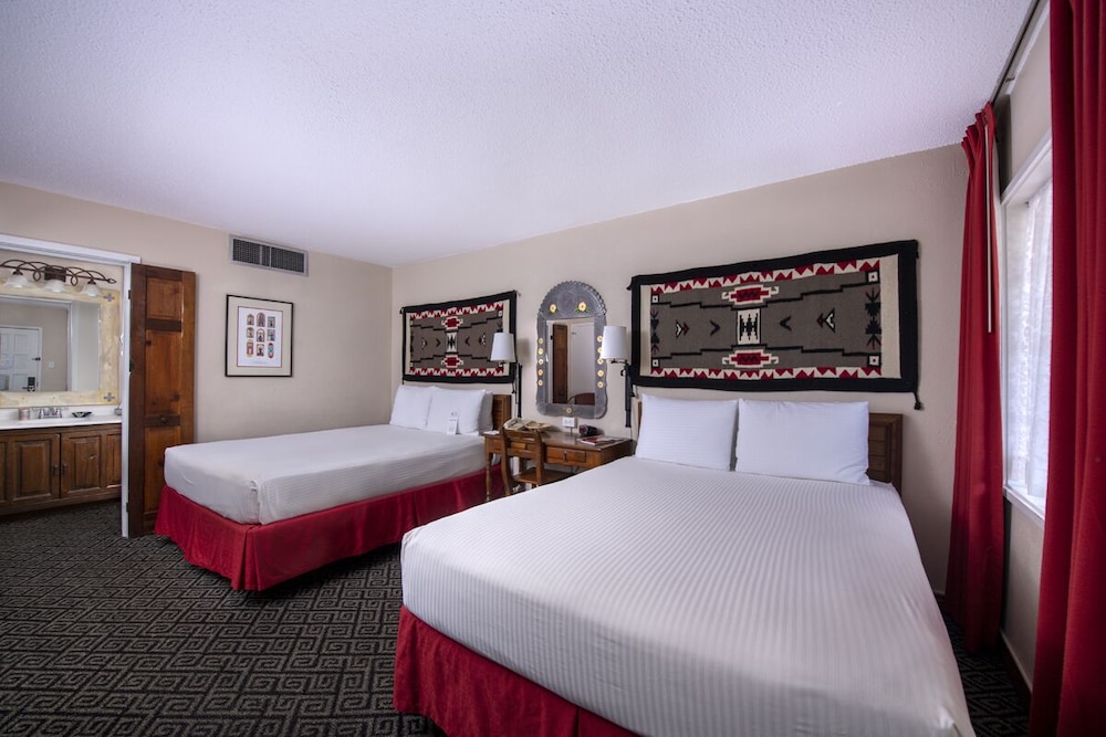 Traditional Room, 2 Queen Beds - Photo 1