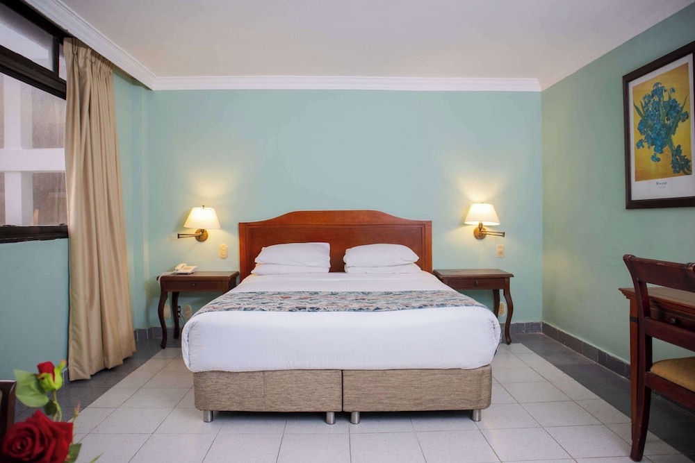 Premium Room, 1 Queen Bed, Non Smoking - Photo 1