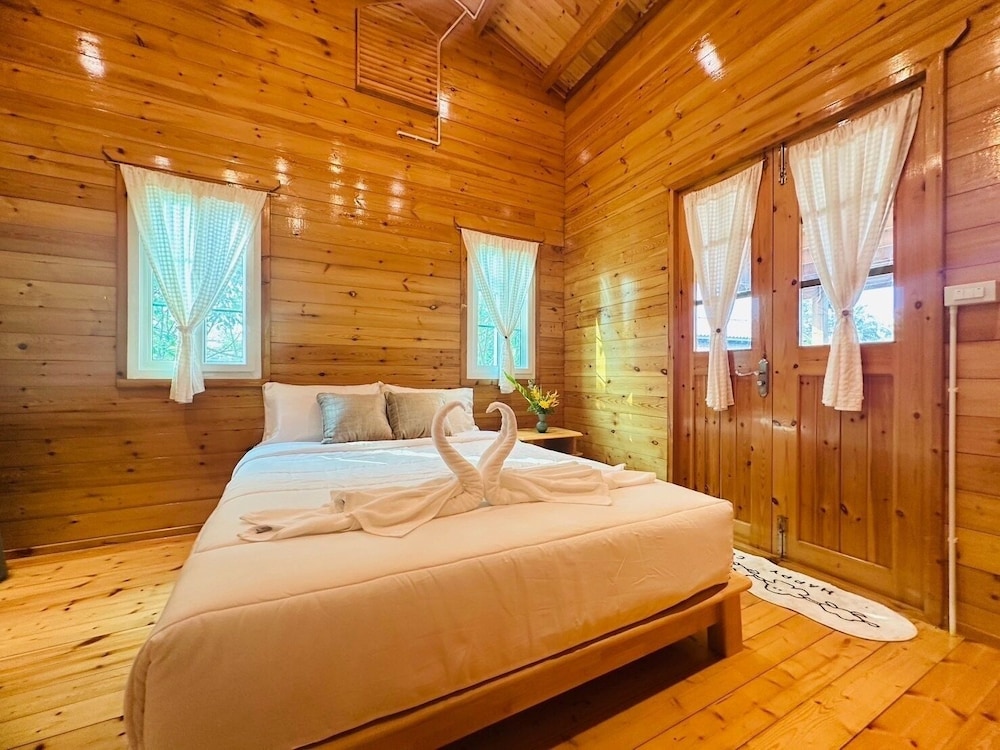 Signature Cabin, Balcony, Garden View photo 1