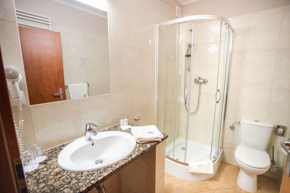 Twin Room - Photo 3