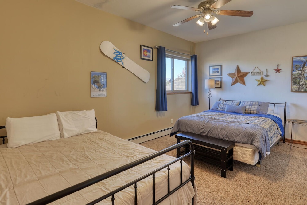 House, Multiple Beds, Fireplace, Mountain View