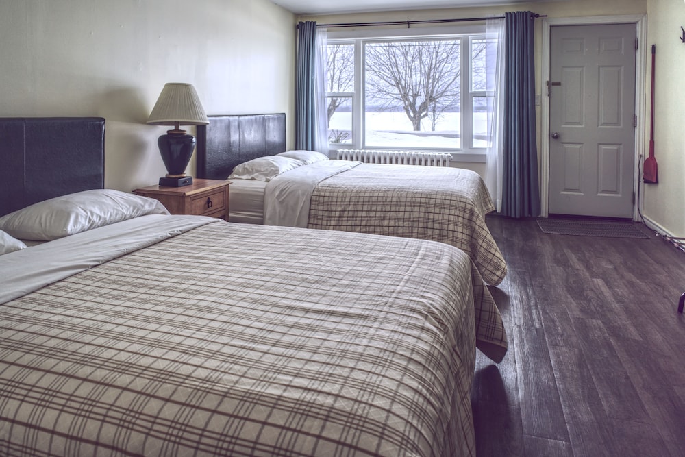 Standard Room, 2 Queen Beds, Lake View, Ground Floor