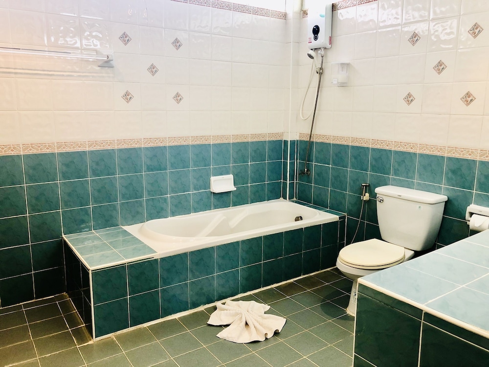 Standard Fan with Shared Bathroom photo 2