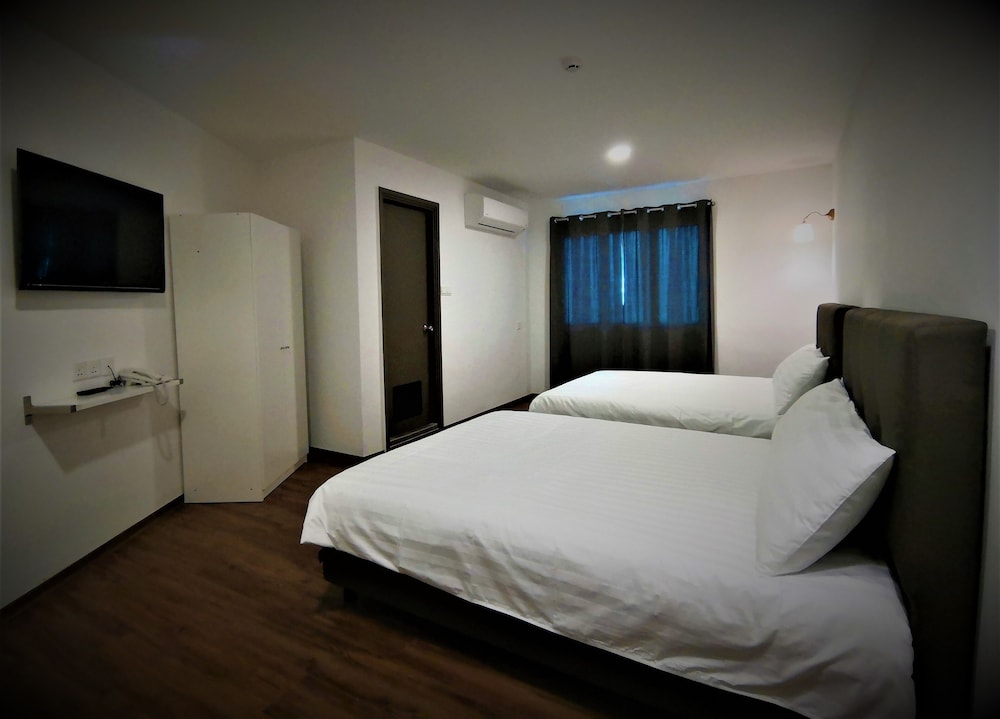 Deluxe Quadruplet Room (1) - Photo 1