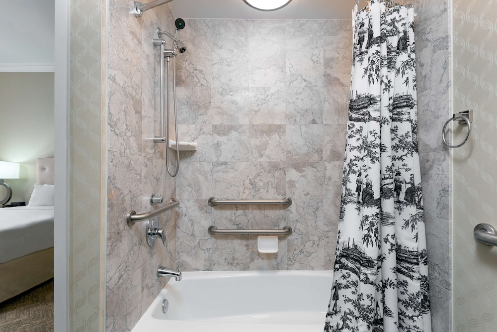 Standard Room, 2 Queen Beds, Accessible, Bathtub (Hearing accessible) - Photo 5