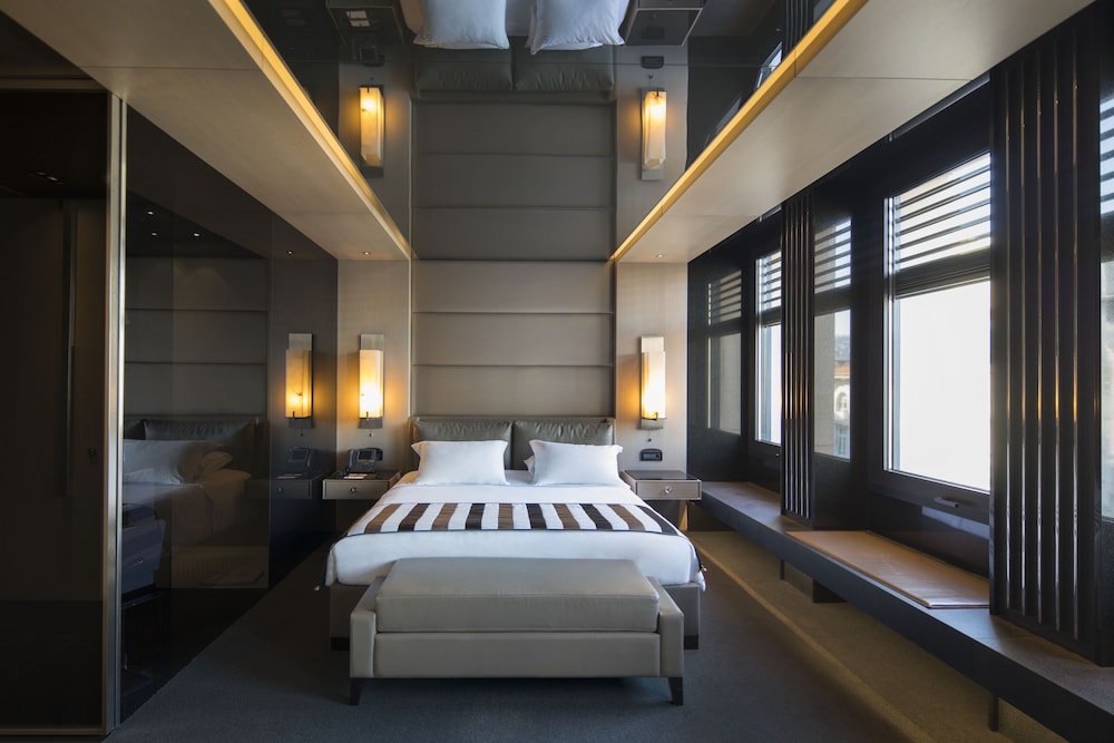 Standard Room, City View thumbnail 6