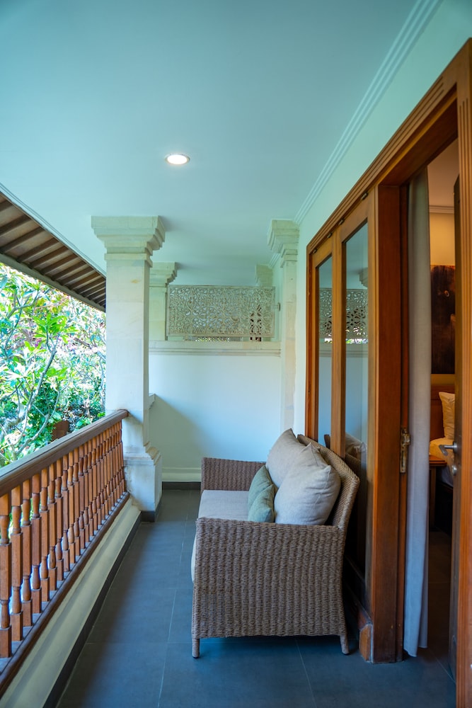 Classic Room (Near Lobby Pool) photo 2