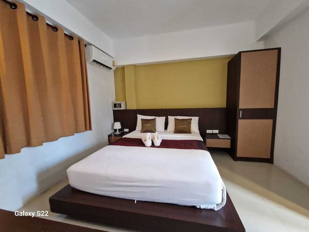 Standard Single Room, 1 King Bed photo 3