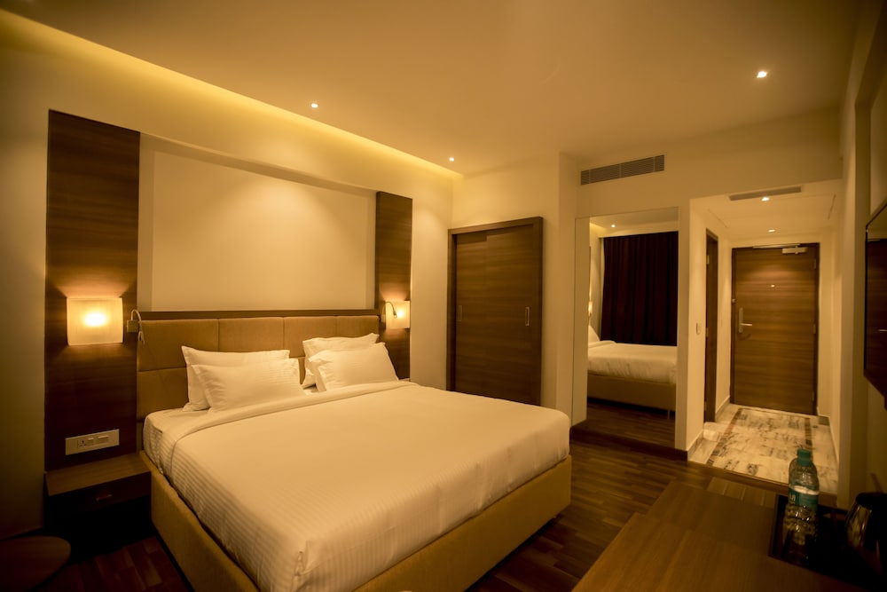 Deluxe Studio, 1 King Bed photo 2