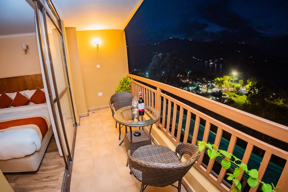 Standard Suite, Lake View - Photo 34