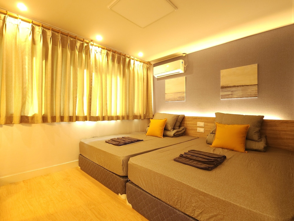 Triple Room 1 Queen, 1 Single - Photo 8