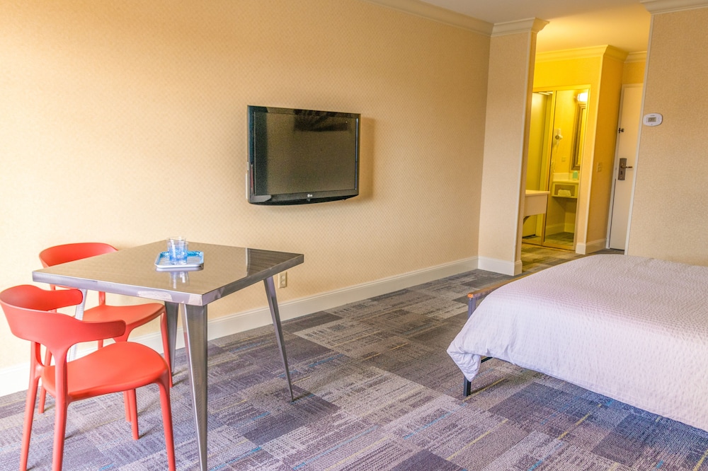 Queen Room with Ensuite - Photo 5