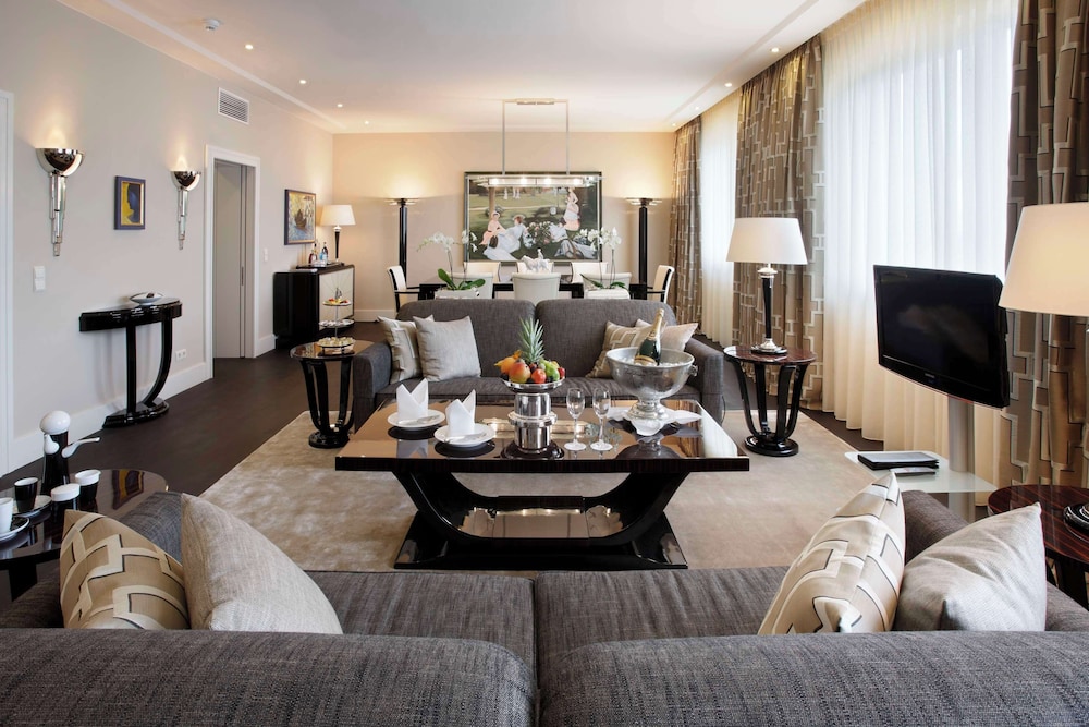 Superior Suite, City View (Tower)