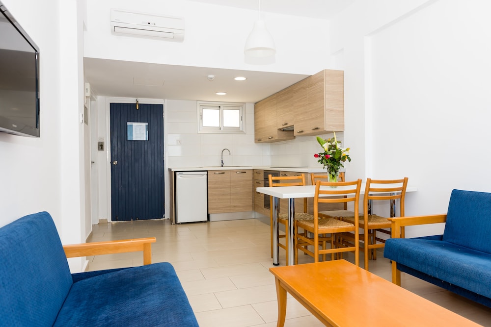 Apartment, 1 Bedroom, Partial Ocean View - Photo 2