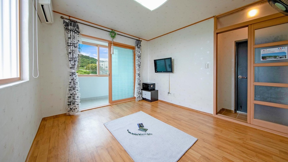Basic Room, 1 Bedroom (204) photo 1
