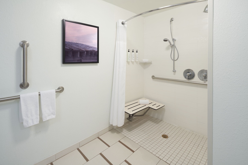Family Suite, 2 Bedrooms (Hearing Accessible)