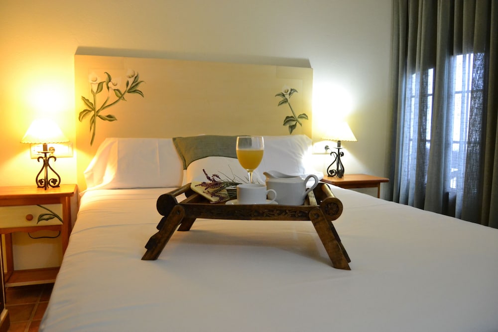 Triple Room (2)